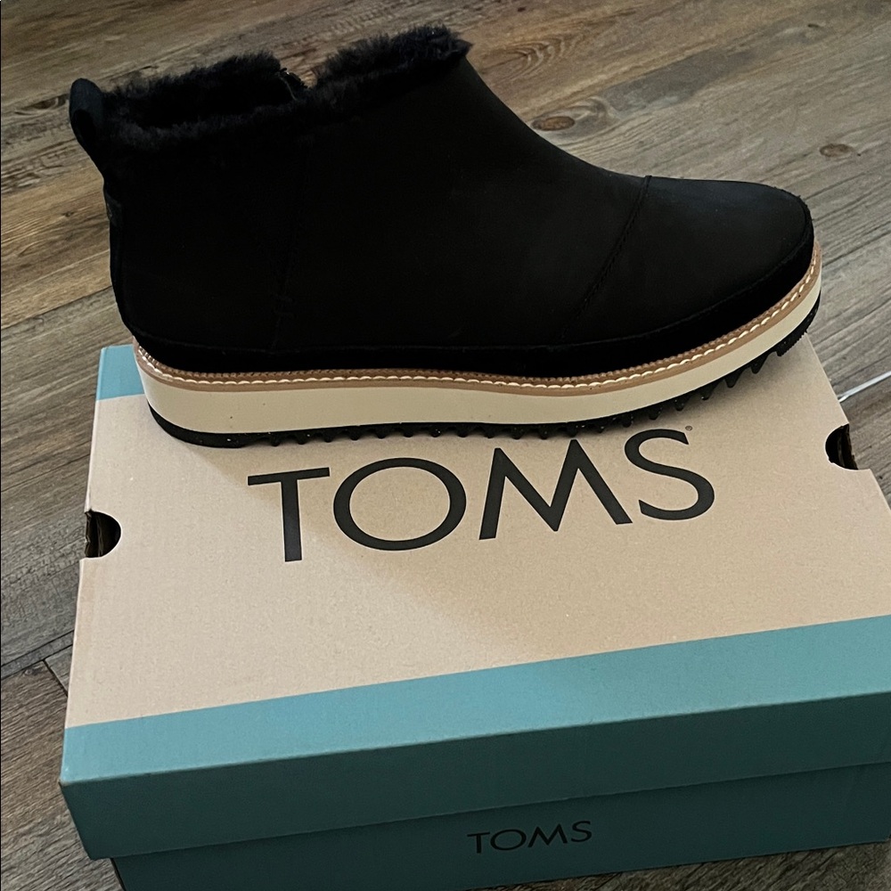 Toms Black Ankle Boots with Fur Lining